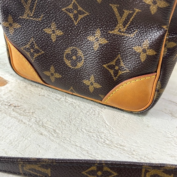LOUIS VUITTON Monogram Amazone Shoulder Crossbody Bag - Picture 6 of 16